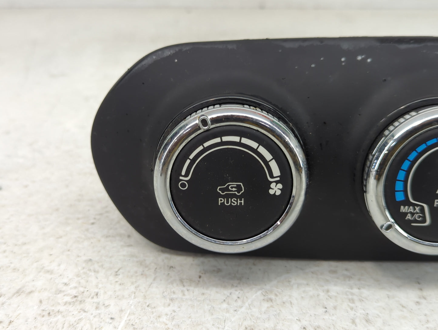 2015-2016 Jeep Renegade Climate Control Module Temperature AC/Heater Replacement P/N:838744Z Fits Fits 2015 2016 OEM Used Au