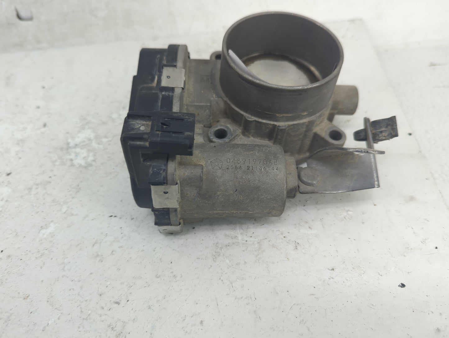 2015-2021 Jeep Renegade Throttle Body P/N:04891970AB Fits Fits 2014 2015 2016 2017 2018 2019 2020 2021 2022 OEM Used Auto Pa