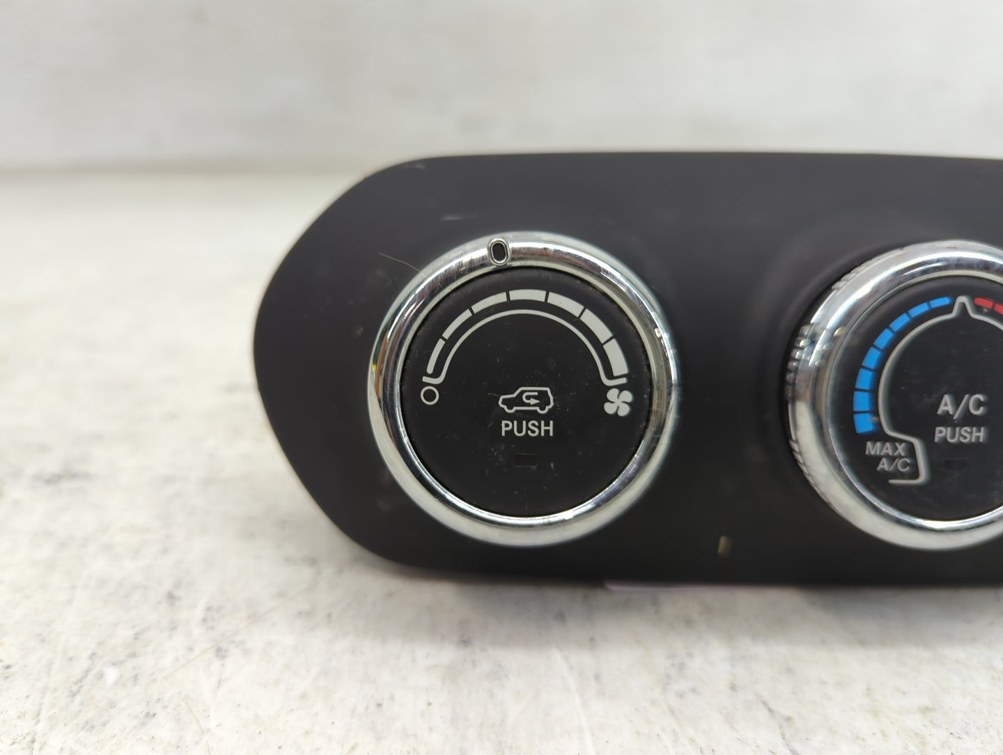 2015 Jeep Renegade Climate Control Module Temperature AC/Heater Replacement P/N:07356281060 838010Z Fits OEM Used Auto Parts