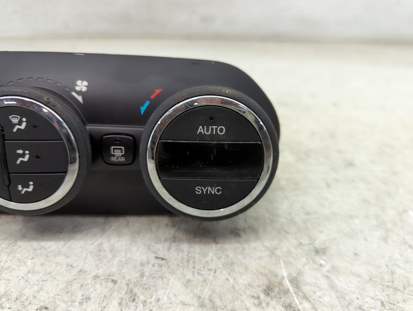 2015-2017 Jeep Renegade Climate Control Module Temperature AC/Heater Replacement P/N:07356577930 838742Z Fits Fits 2015 2016