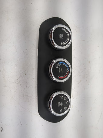 compare product 2015-2016 Jeep Renegade Climate Control Module Temperature AC/Heater Replacement P/N:07356461040 838744Z Fits Fits 2015 2016 OEM Used Auto Parts