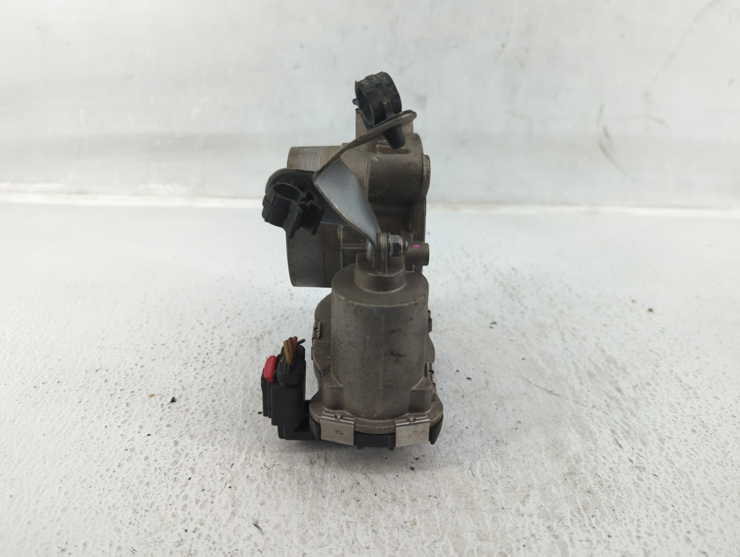 2015-2021 Jeep Renegade Throttle Body P/N:04891970AB Fits Fits 2014 2015 2016 2017 2018 2019 2020 2021 2022 OEM Used Auto Pa