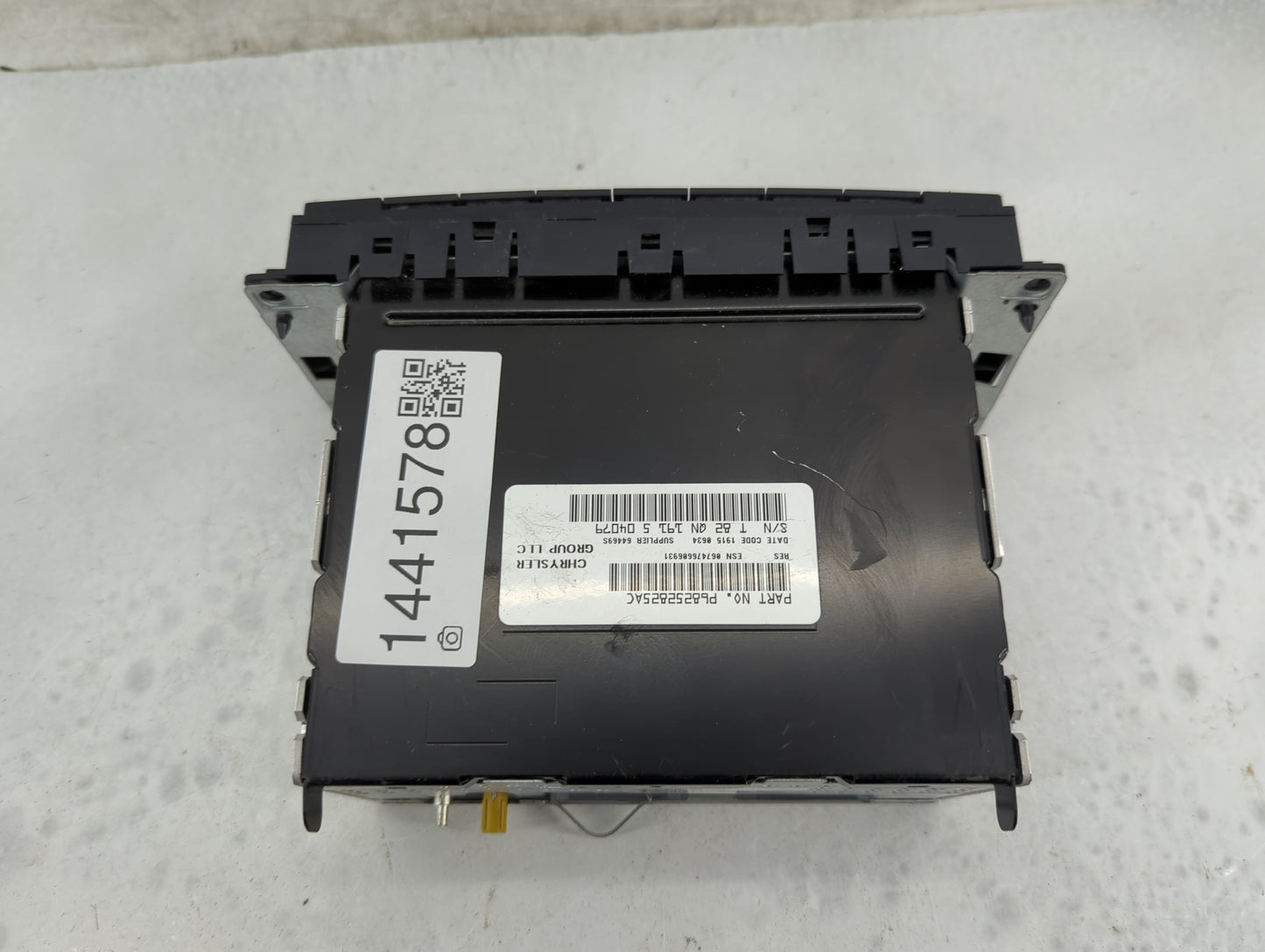 2015-2017 Jeep Wrangler Radio AM FM Cd Player Receiver Replacement P/N:P68252825AC SPNP68252825AC, FHS4KJ Fits Fits 2015 201