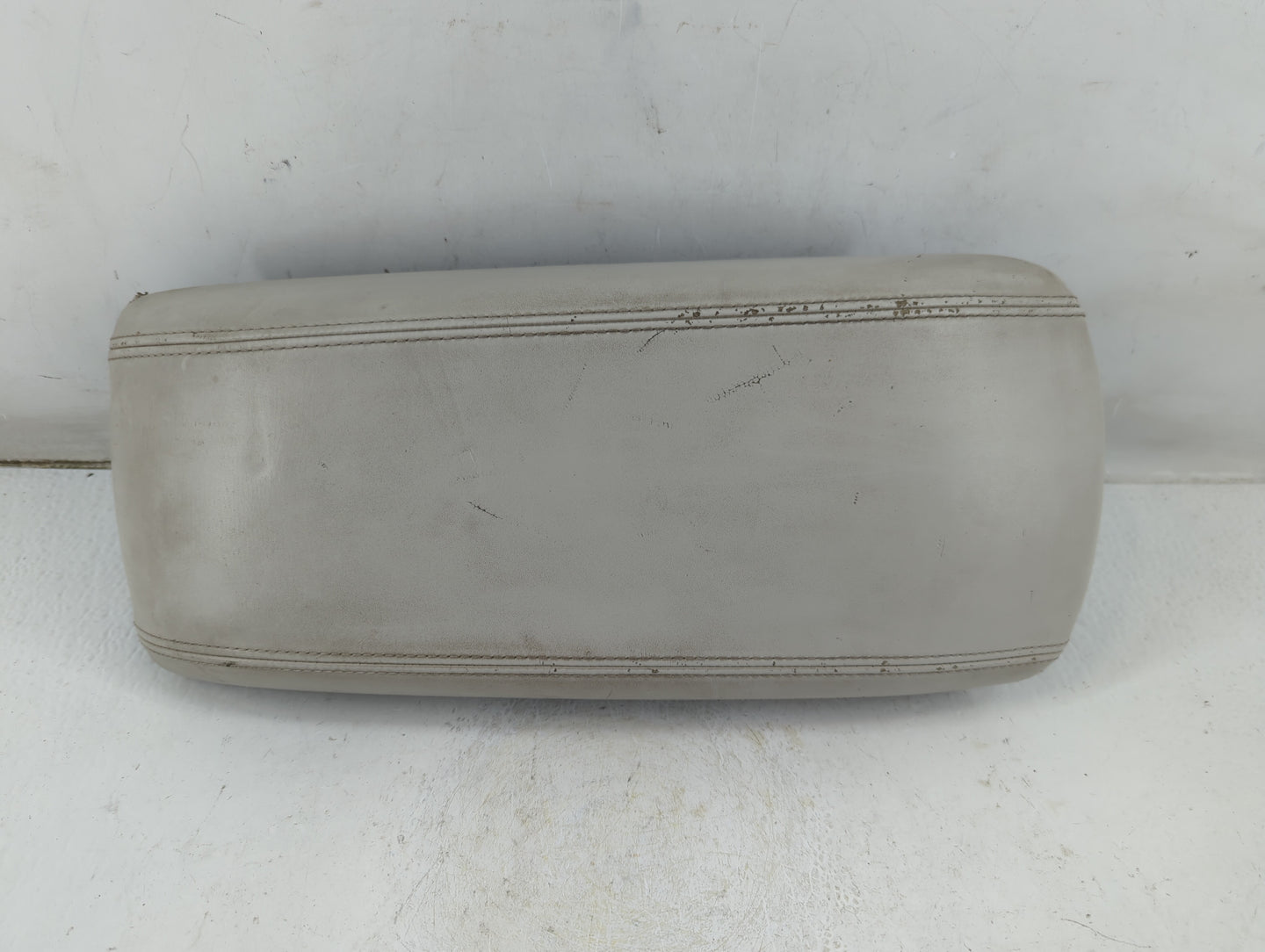 2015 Kia Cadenza Center Console Armrest Cover Lid Fits OEM Used Auto Parts - Oemusedautoparts1.com