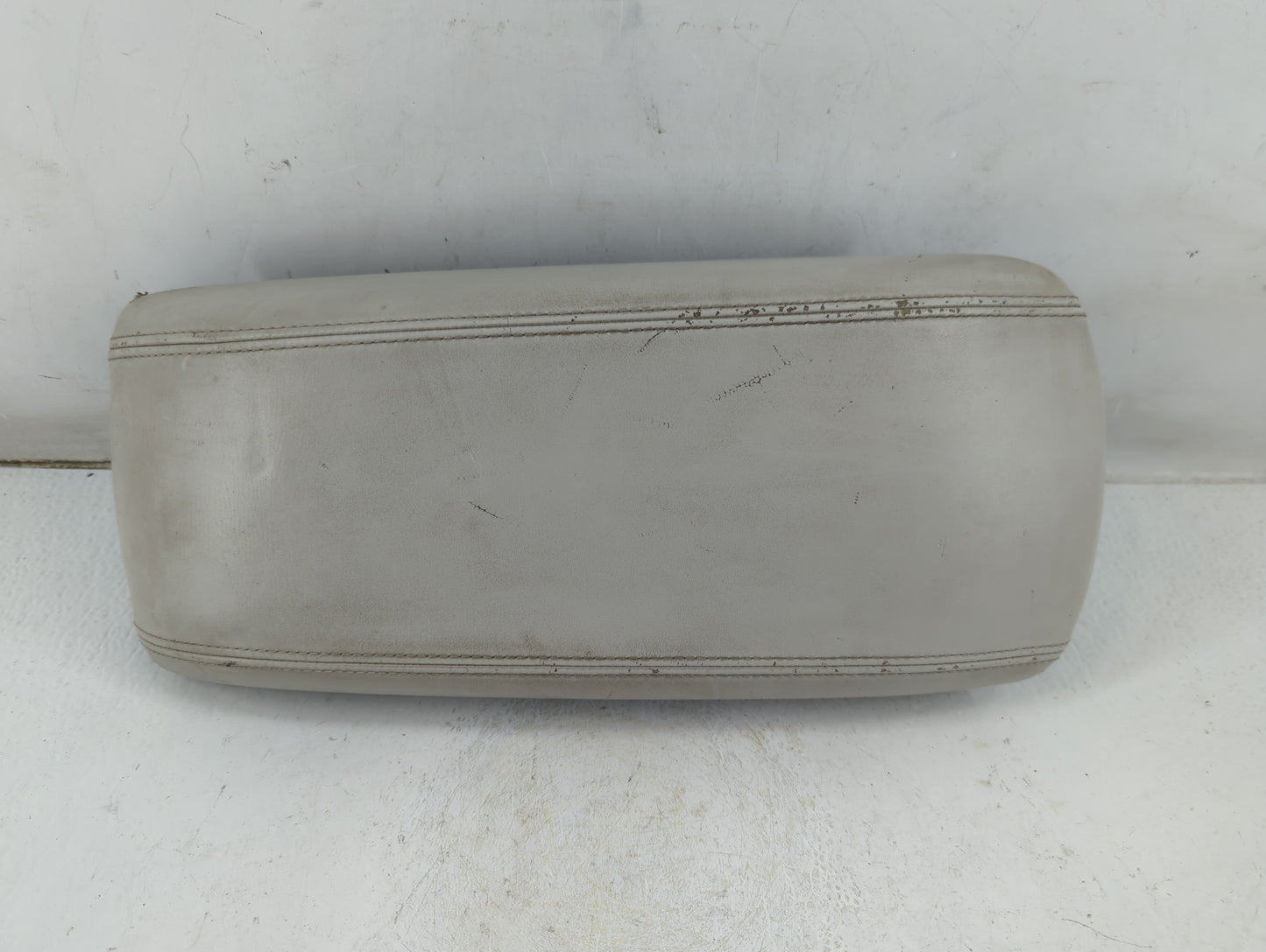 2015 Kia Cadenza Center Console Armrest Cover Lid Fits OEM Used Auto Parts - Oemusedautoparts1.com
