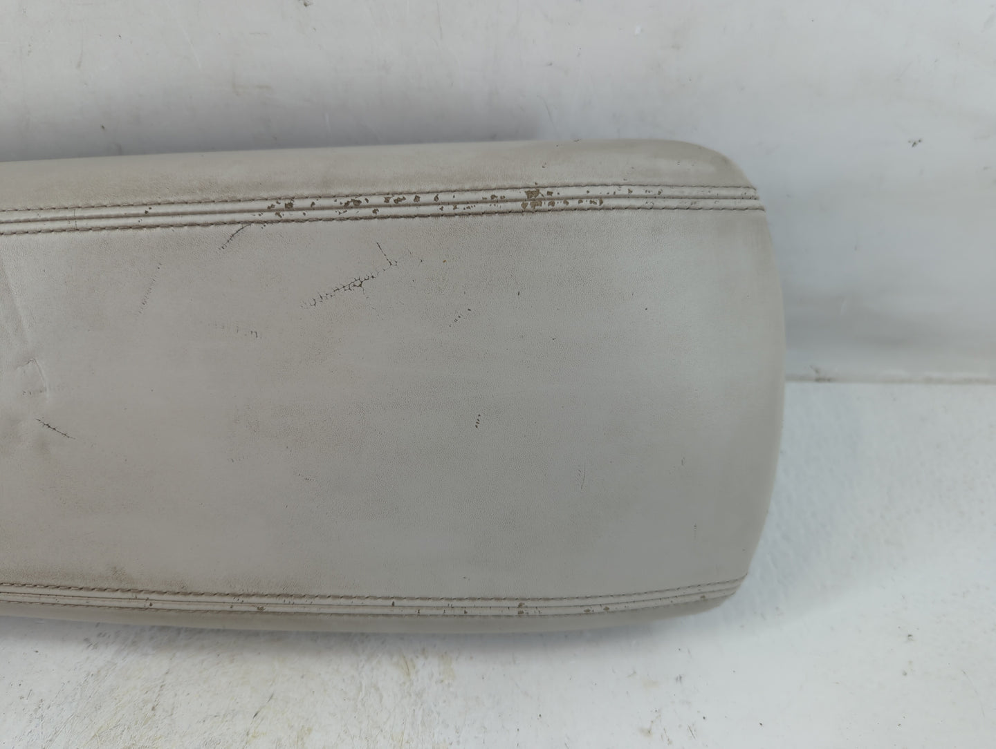 2015 Kia Cadenza Center Console Armrest Cover Lid Fits OEM Used Auto Parts - Oemusedautoparts1.com