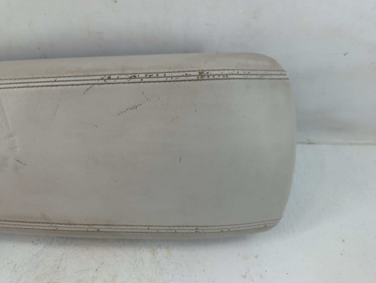 2015 Kia Cadenza Center Console Armrest Cover Lid Fits OEM Used Auto Parts - Oemusedautoparts1.com