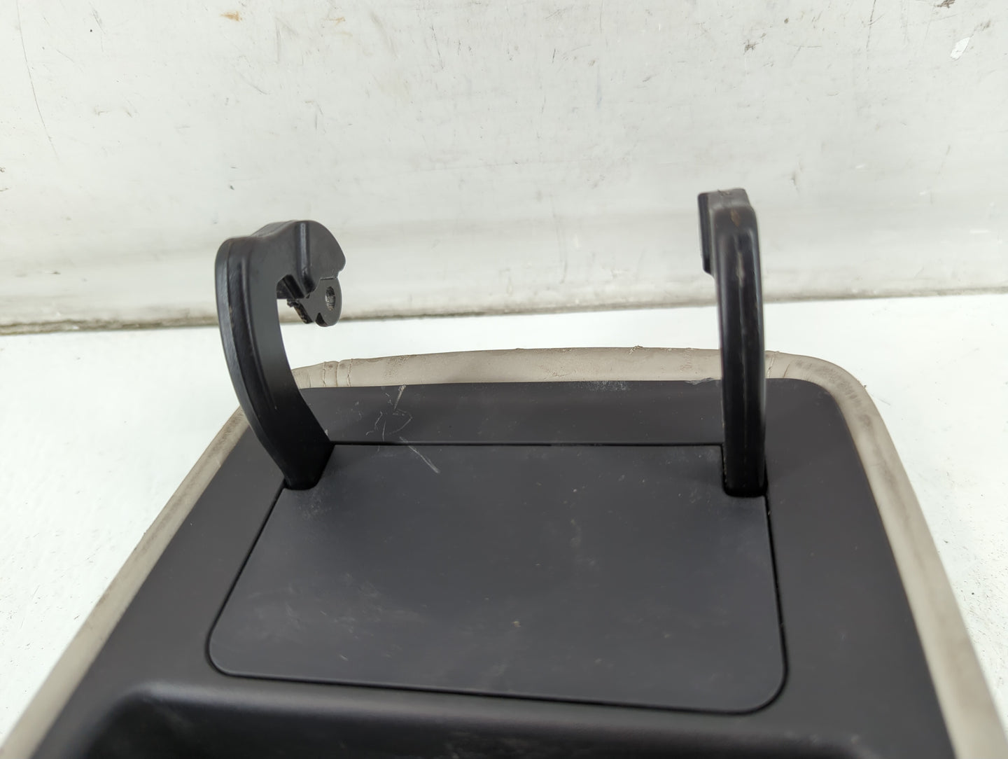 2015 Kia Cadenza Center Console Armrest Cover Lid Fits OEM Used Auto Parts - Oemusedautoparts1.com