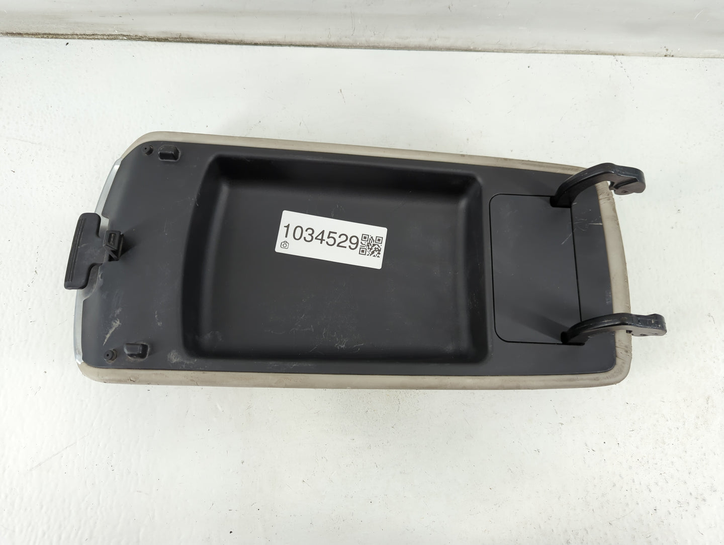 2015 Kia Cadenza Center Console Armrest Cover Lid Fits OEM Used Auto Parts - Oemusedautoparts1.com