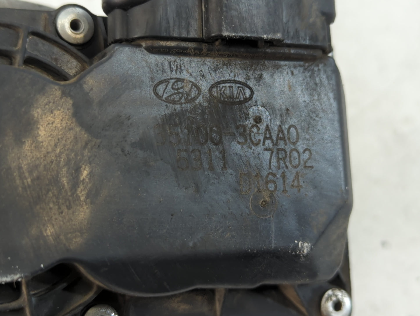 2014-2016 Kia Cadenza Throttle Body P/N:35100 -3CAA0 Fits Fits 2012 2013 2014 2015 2016 2017 2018 OEM Used Auto Parts - Oemu