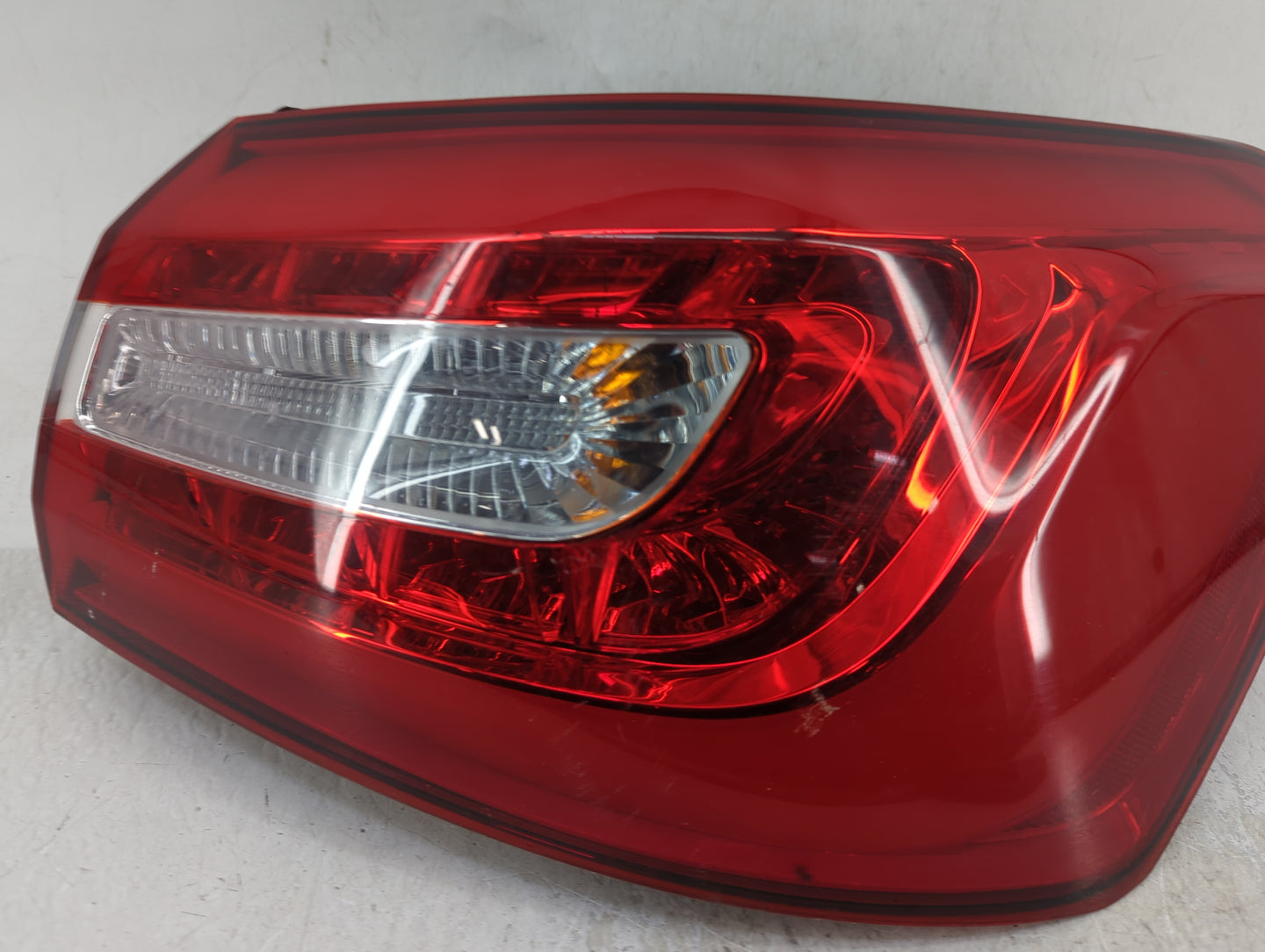 2014-2016 Kia Cadenza Tail Light Assembly Passenger Right OEM Fits Fits 2014 2015 2016 OEM Used Auto Parts - Oemusedautopart