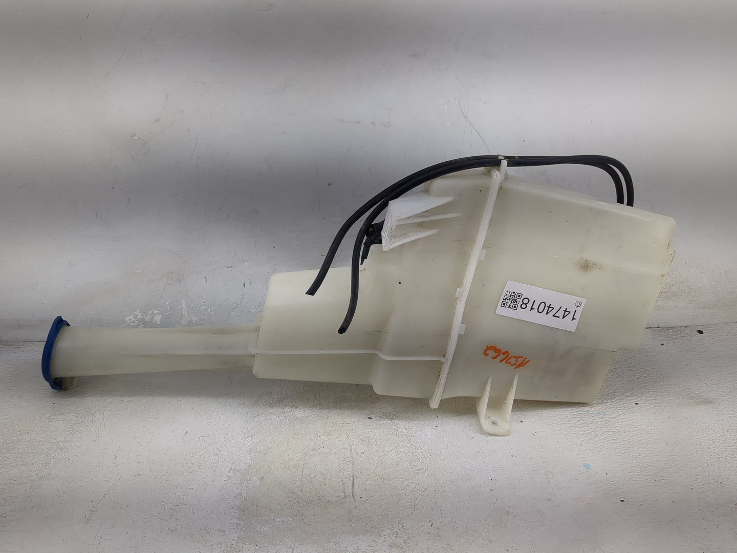 2015-2016 Kia Cadenza Windshield Washer Fluid Reservoir Bottle Oem - Oemusedautoparts1.com