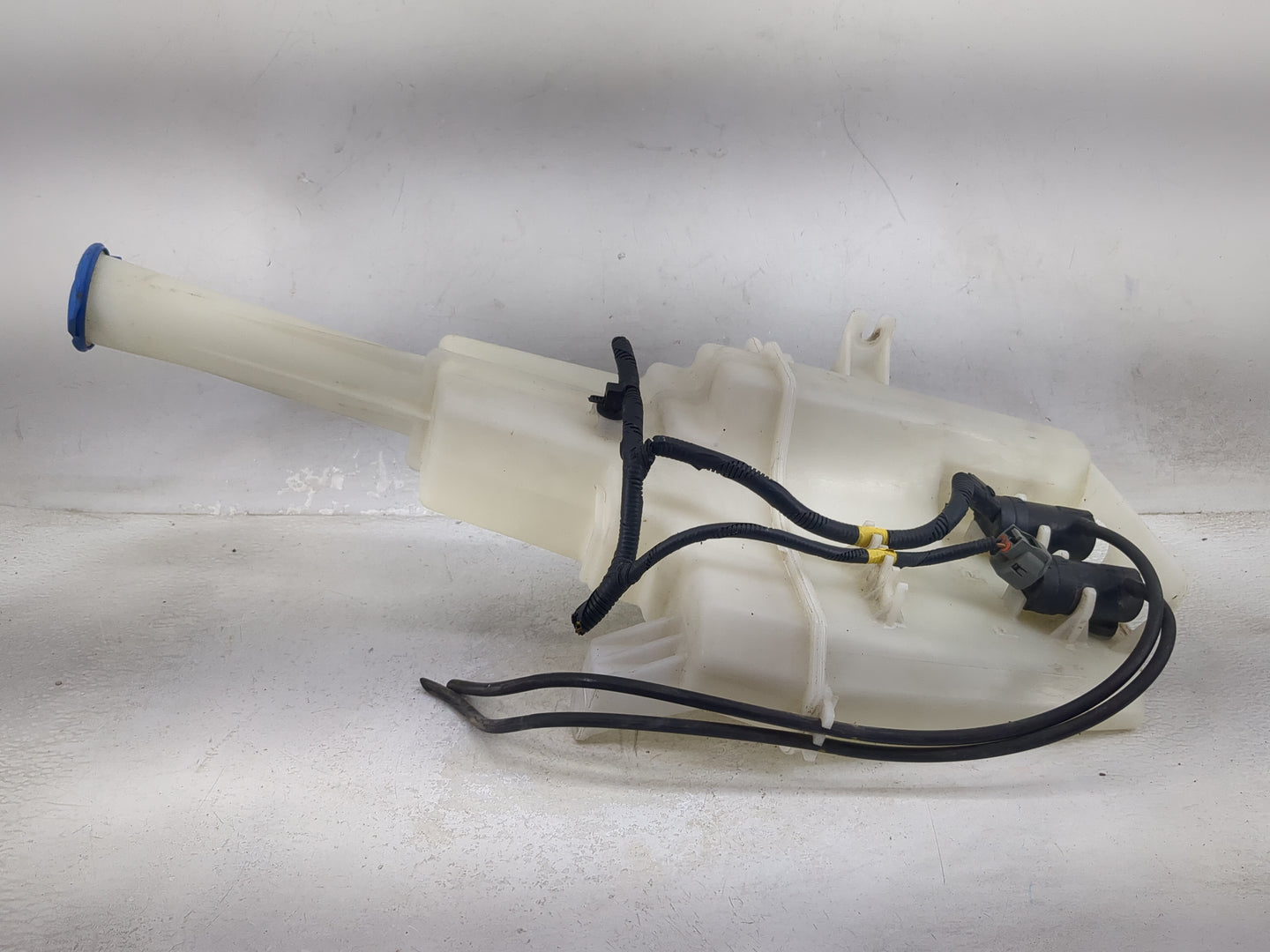 2015-2016 Kia Cadenza Windshield Washer Fluid Reservoir Bottle Oem - Oemusedautoparts1.com