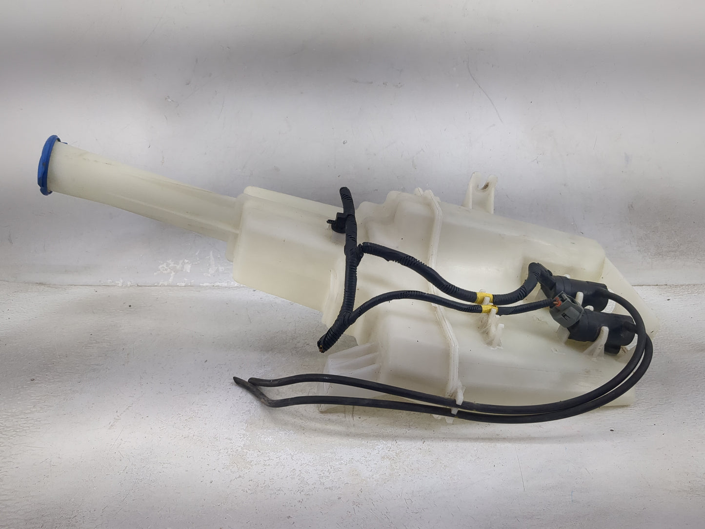 2015-2016 Kia Cadenza Windshield Washer Fluid Reservoir Bottle Oem - Oemusedautoparts1.com