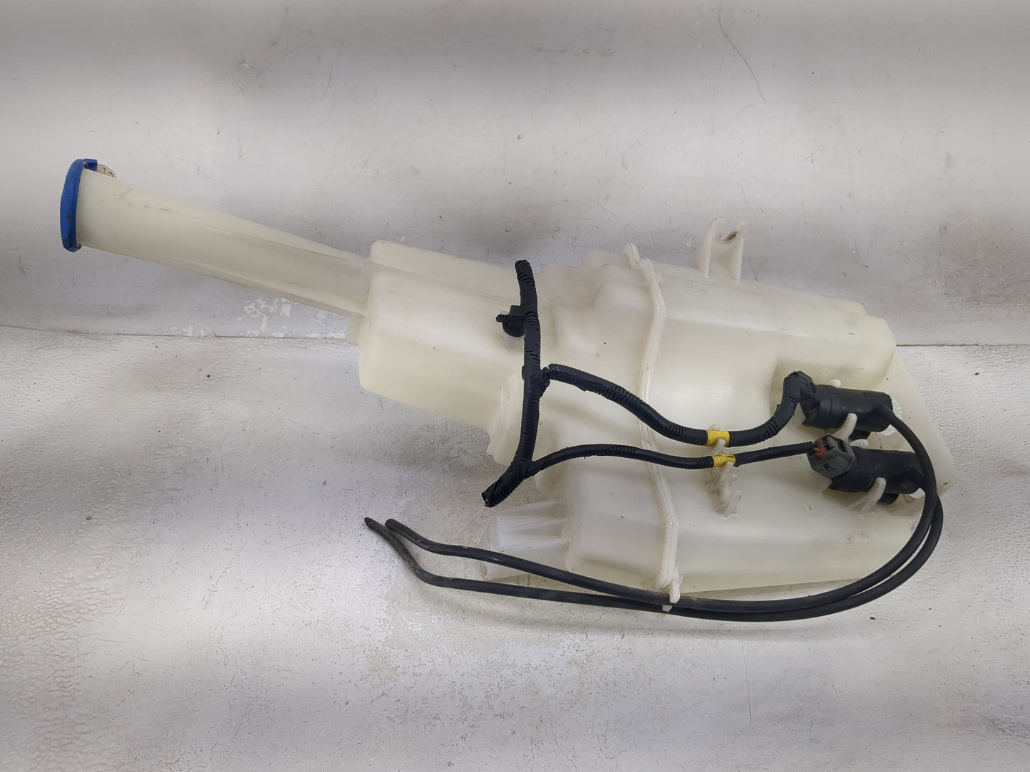 2015-2016 Kia Cadenza Windshield Washer Fluid Reservoir Bottle Oem - Oemusedautoparts1.com