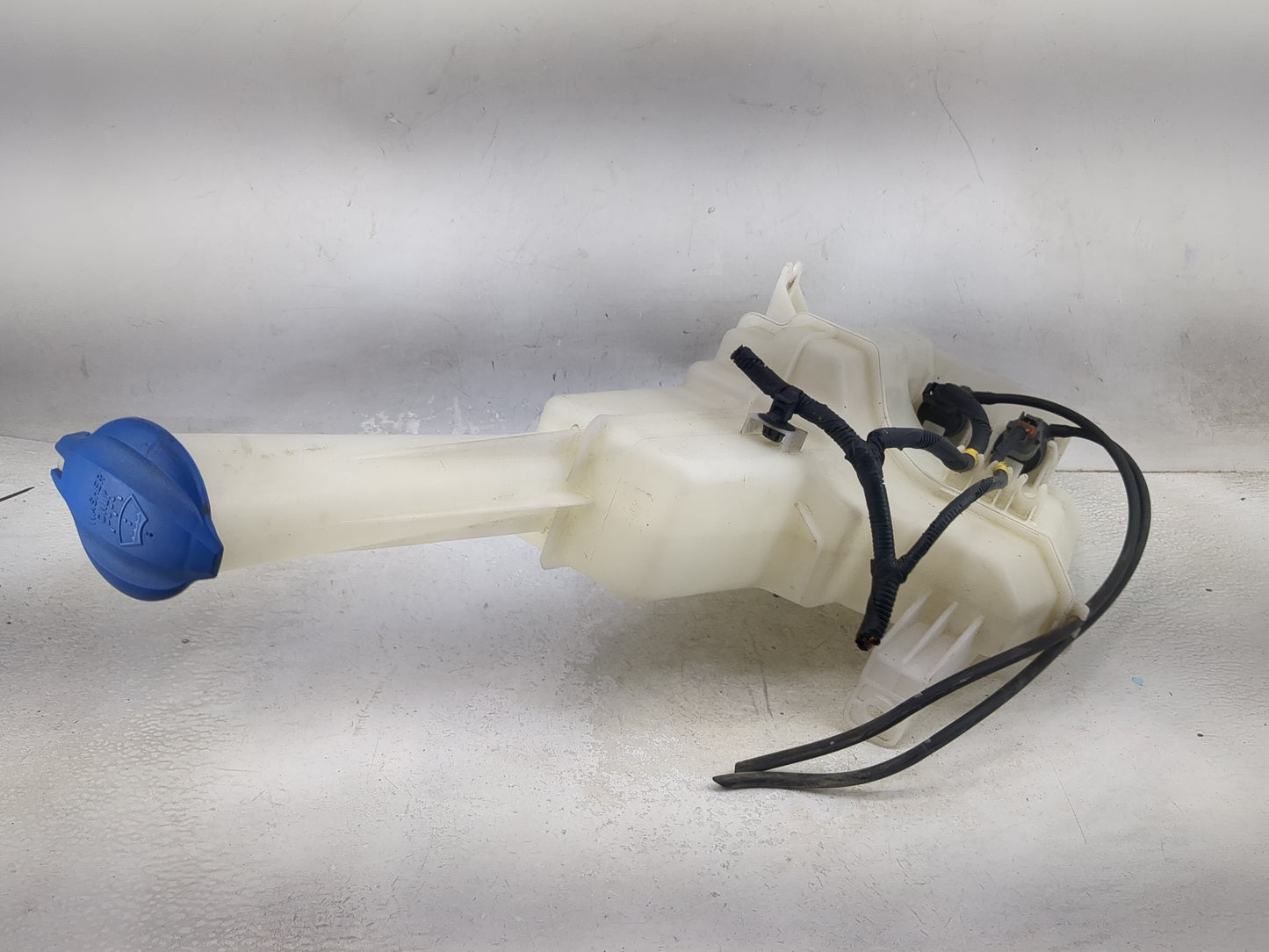 2015-2016 Kia Cadenza Windshield Washer Fluid Reservoir Bottle Oem - Oemusedautoparts1.com