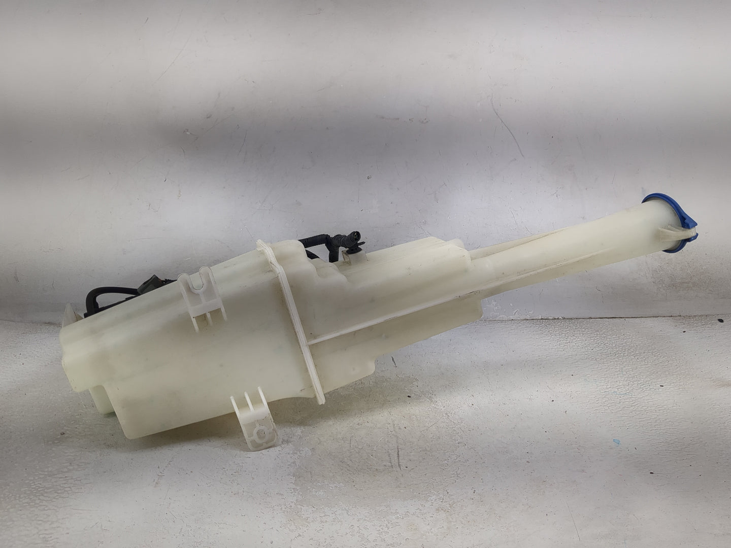 2015-2016 Kia Cadenza Windshield Washer Fluid Reservoir Bottle Oem - Oemusedautoparts1.com