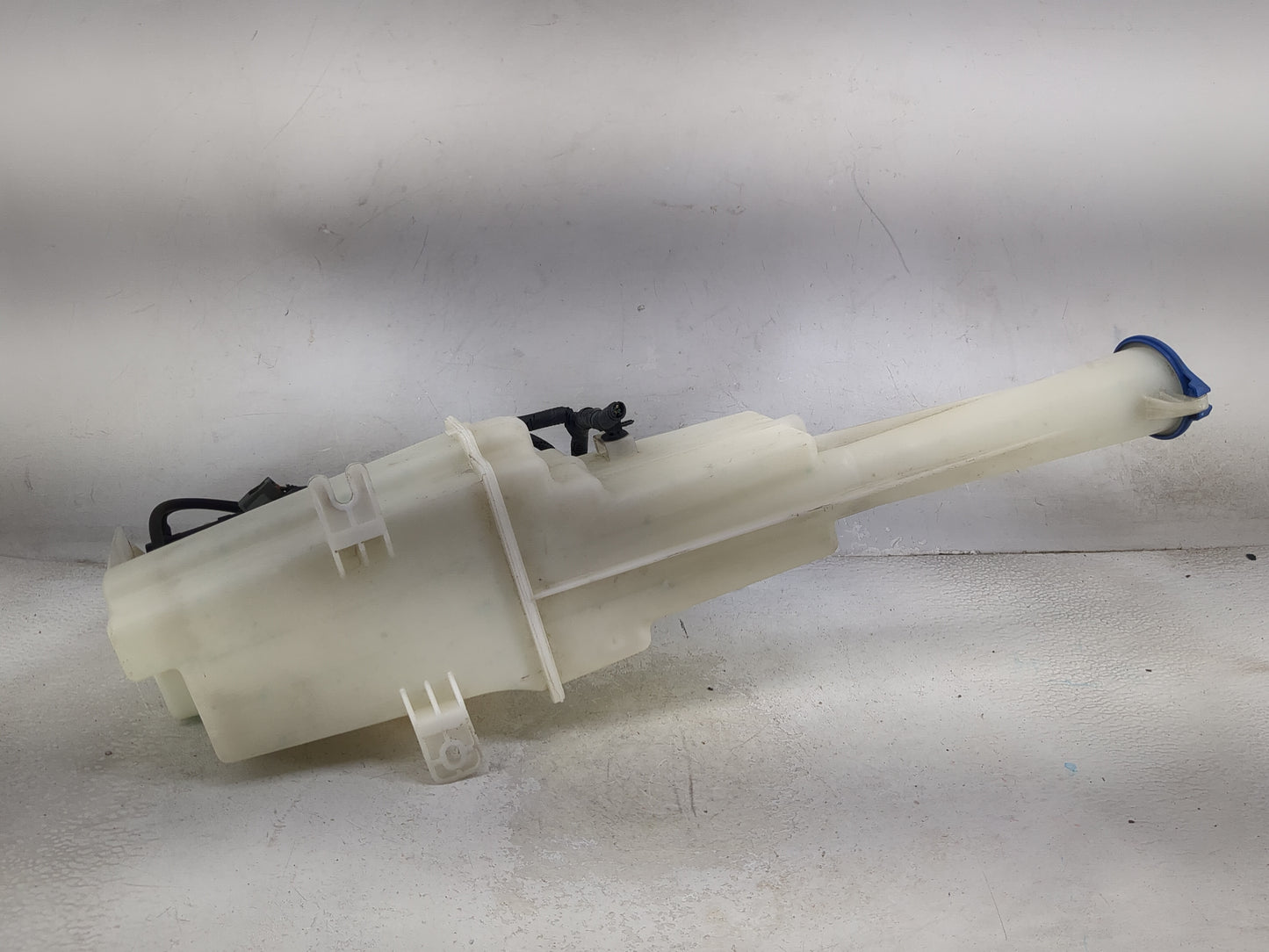 2015-2016 Kia Cadenza Windshield Washer Fluid Reservoir Bottle Oem - Oemusedautoparts1.com