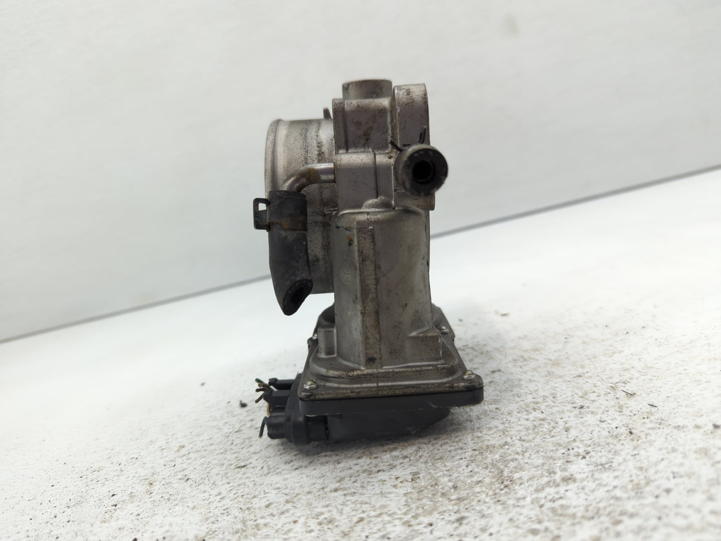 2014-2016 Kia Cadenza Throttle Body P/N:35100-3CAA0 Fits Fits 2012 2013 2014 2015 2016 2017 2018 OEM Used Auto Parts - Oemus
