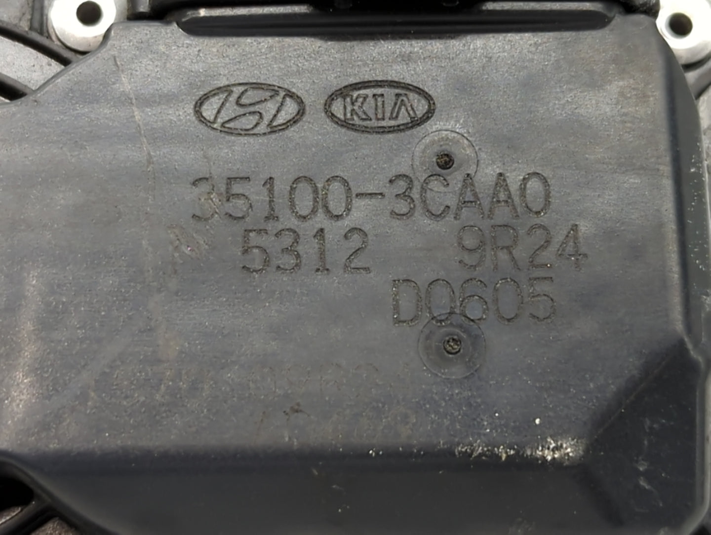 2014-2016 Kia Cadenza Throttle Body P/N:35100-3CAA0 Fits Fits 2012 2013 2014 2015 2016 2017 2018 OEM Used Auto Parts - Oemus