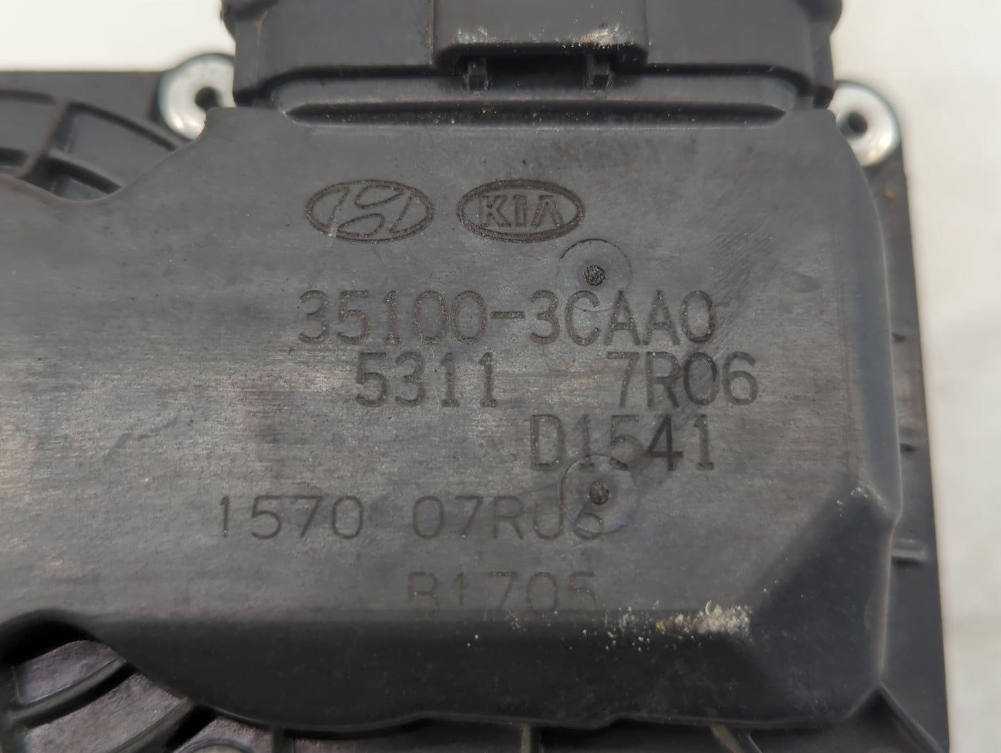 2014-2016 Kia Cadenza Throttle Body P/N:35100-3CAA0 Fits Fits 2012 2013 2014 2015 2016 2017 2018 OEM Used Auto Parts - Oemus