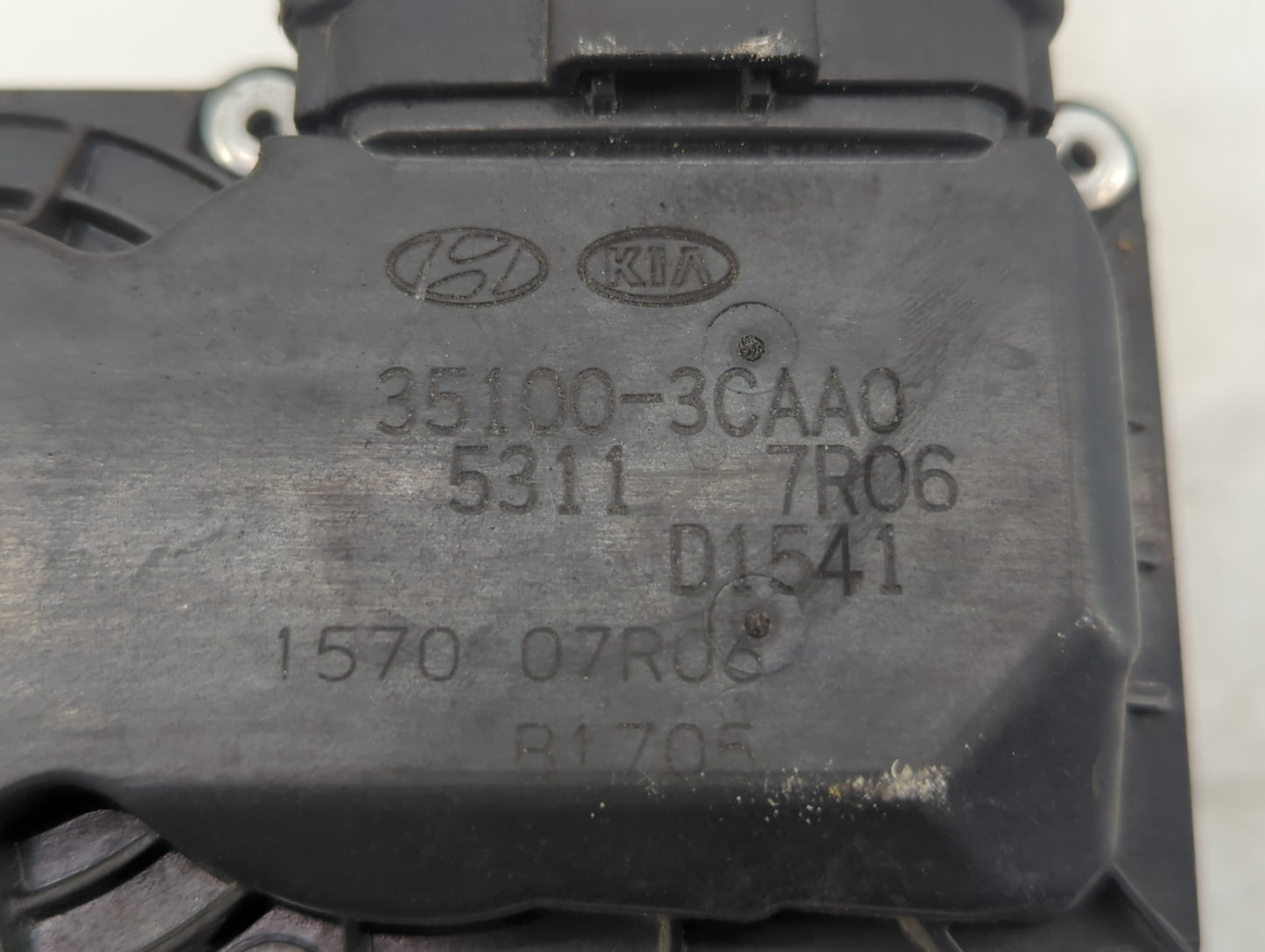 2014-2016 Kia Cadenza Throttle Body P/N:35100-3CAA0 Fits Fits 2012 2013 2014 2015 2016 2017 2018 OEM Used Auto Parts - Oemus