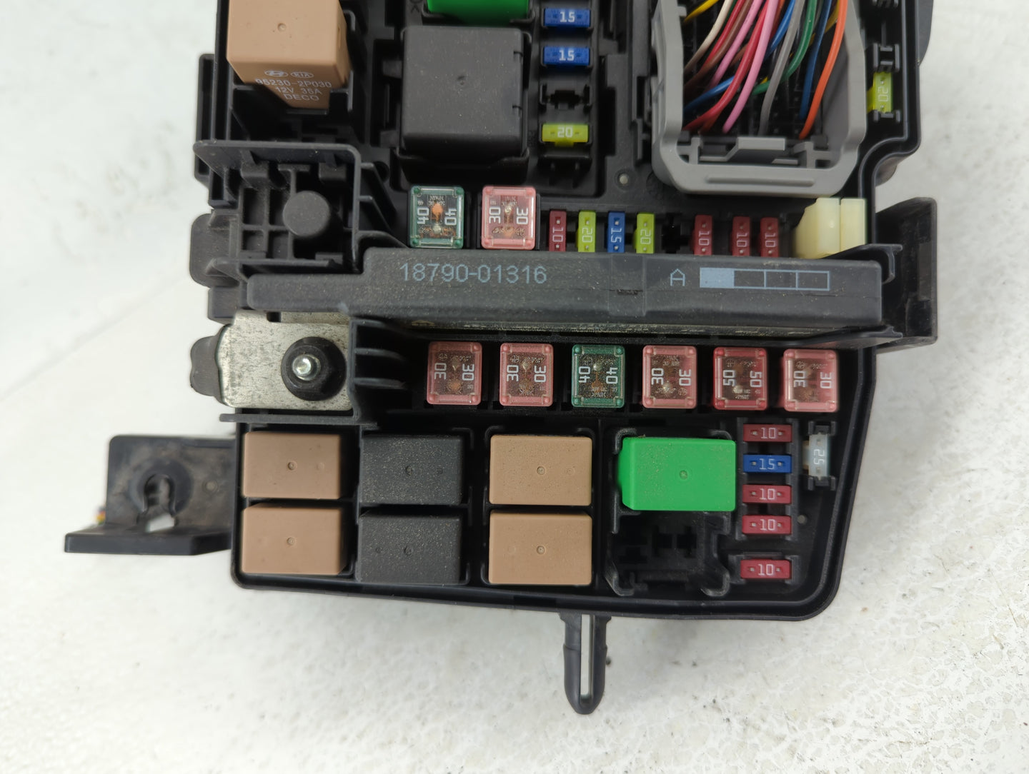 2014-2016 Kia Cadenza Fusebox Fuse Box Panel Relay Module P/N:91275-3R012 Fits Fits 2014 2015 2016 OEM Used Auto Parts - Oem