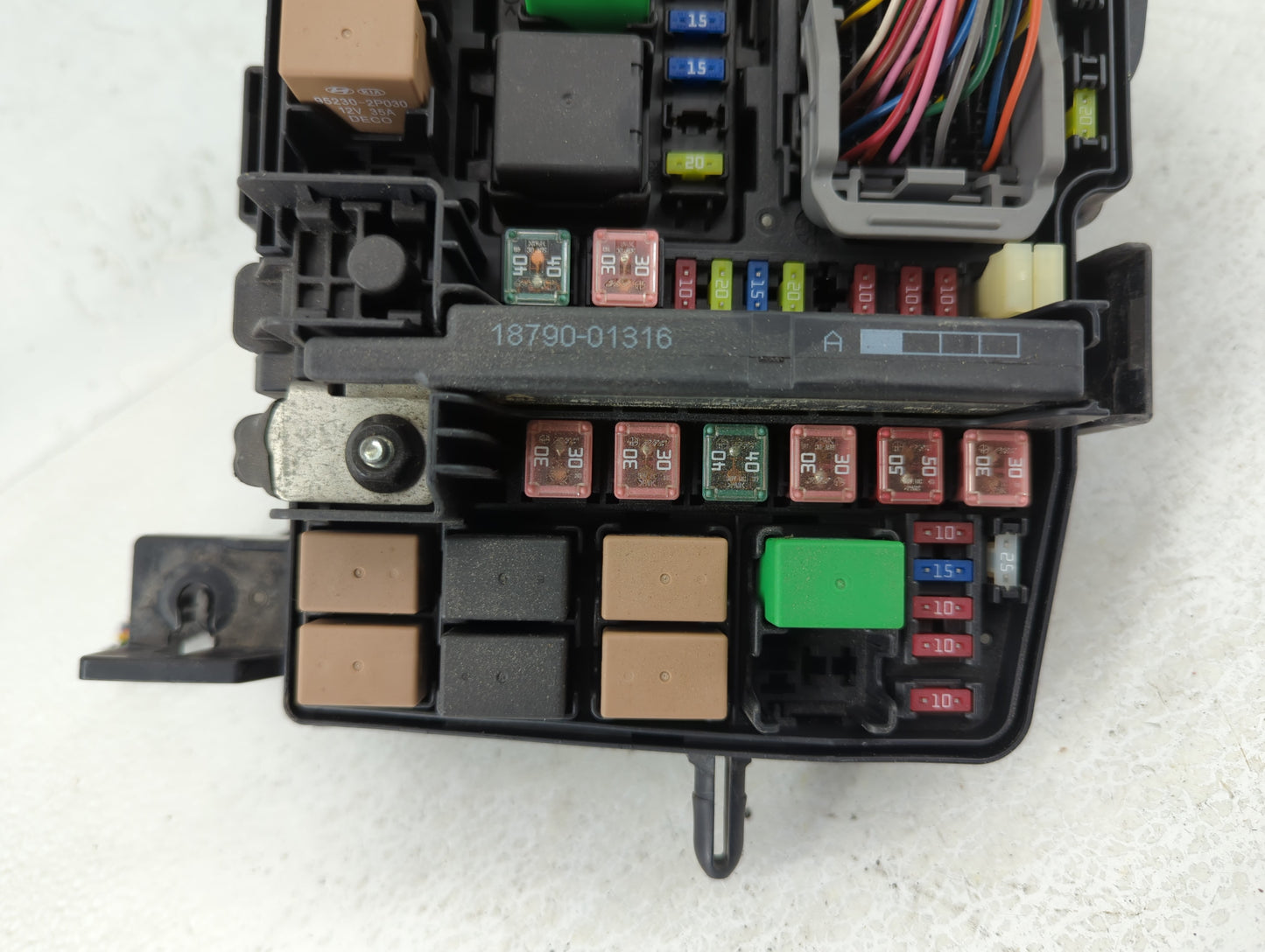 2014-2016 Kia Cadenza Fusebox Fuse Box Panel Relay Module P/N:91275-3R012 Fits Fits 2014 2015 2016 OEM Used Auto Parts - Oem