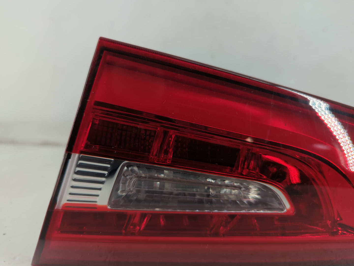 2014-2016 Kia Cadenza Tail Light Assembly Passenger Right OEM P/N:92406-3R5 Fits Fits 2014 2015 2016 OEM Used Auto Parts - O