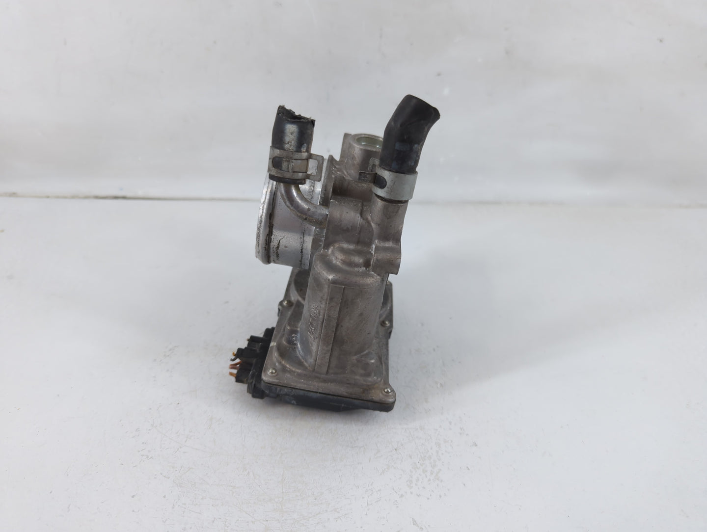 2014-2016 Kia Forte Throttle Body P/N:35100-2B320 Fits Fits 2013 2014 2015 2016 OEM Used Auto Parts - Oemusedautoparts1.com