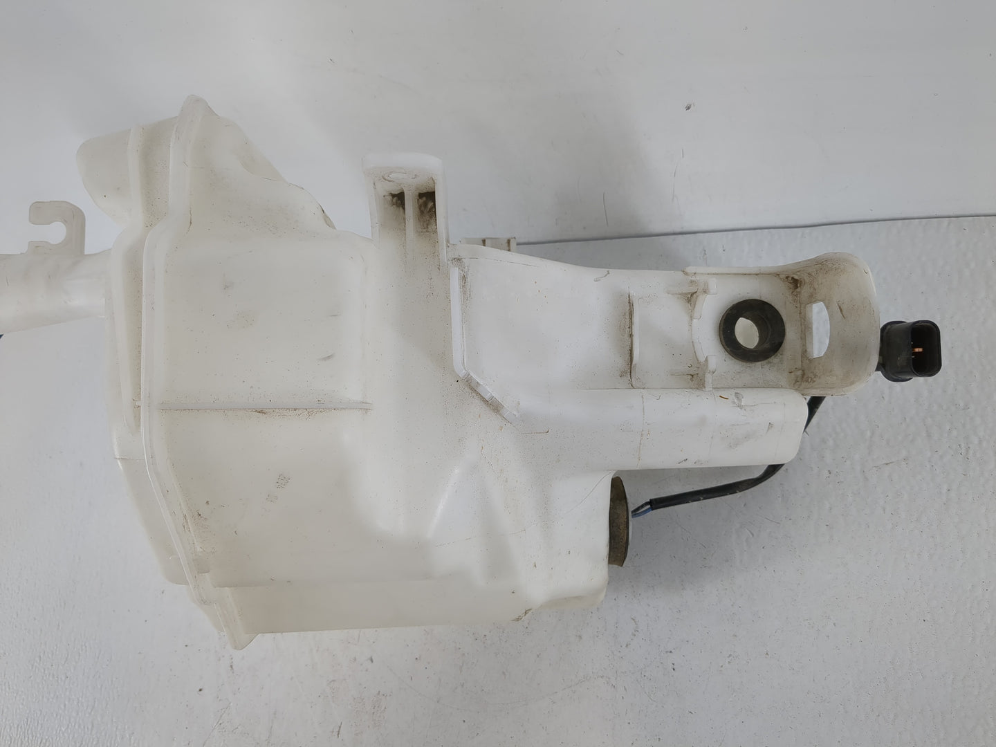 2014-2016 Kia Forte Windshield Washer Fluid Reservoir Bottle Oem - Oemusedautoparts1.com