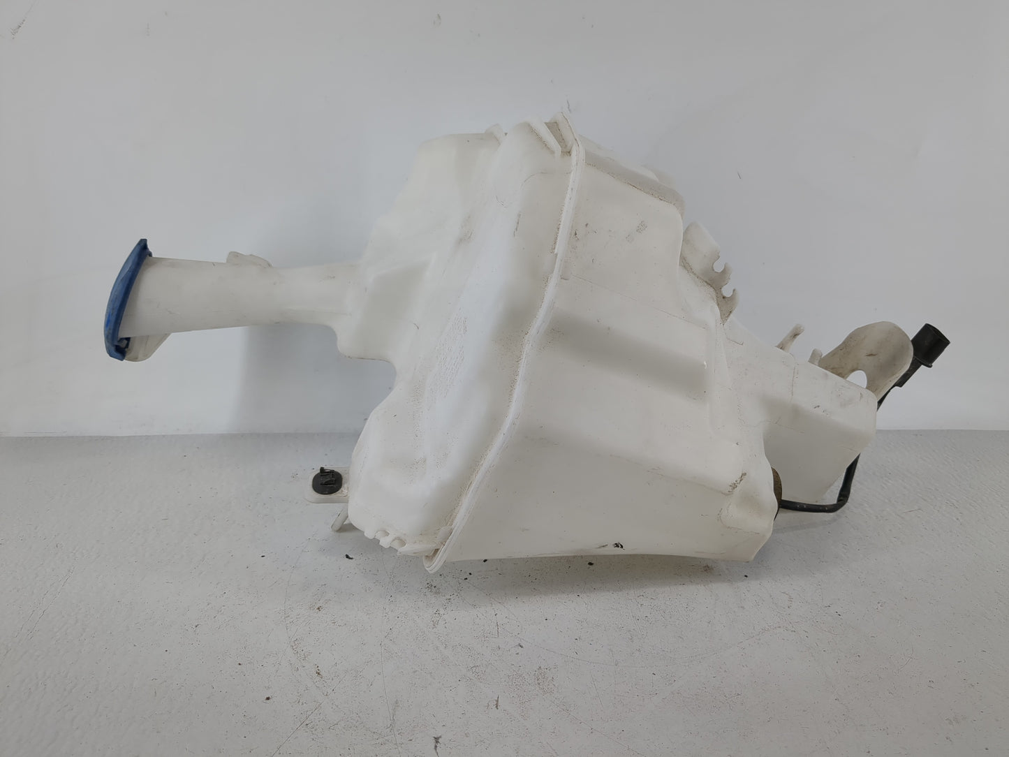 2014-2016 Kia Forte Windshield Washer Fluid Reservoir Bottle Oem - Oemusedautoparts1.com