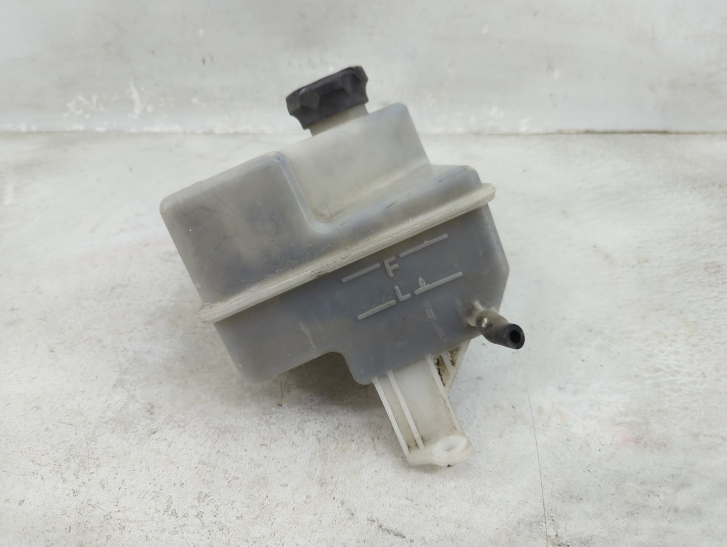 Kia Forte Radiator Coolant Overflow Expansion Tank Bottle 1459542 - Oemusedautoparts1.com