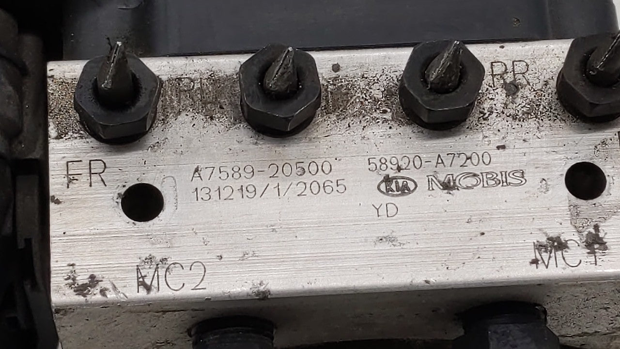 2014-2016 Kia Forte ABS Pump Control Module Replacement P/N:58900-A7200 58920-A7200 Fits Fits 2014 2015 2016 OEM Used Auto P