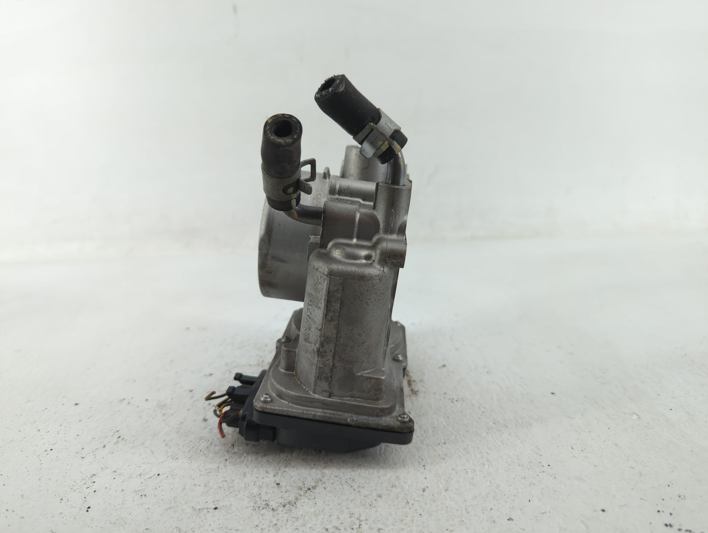 2014-2018 Kia Forte Throttle Body P/N:35100-2E000 35100-2E710 Fits Fits 2011 2012 2013 2014 2015 2016 2017 2018 2019 2020 20