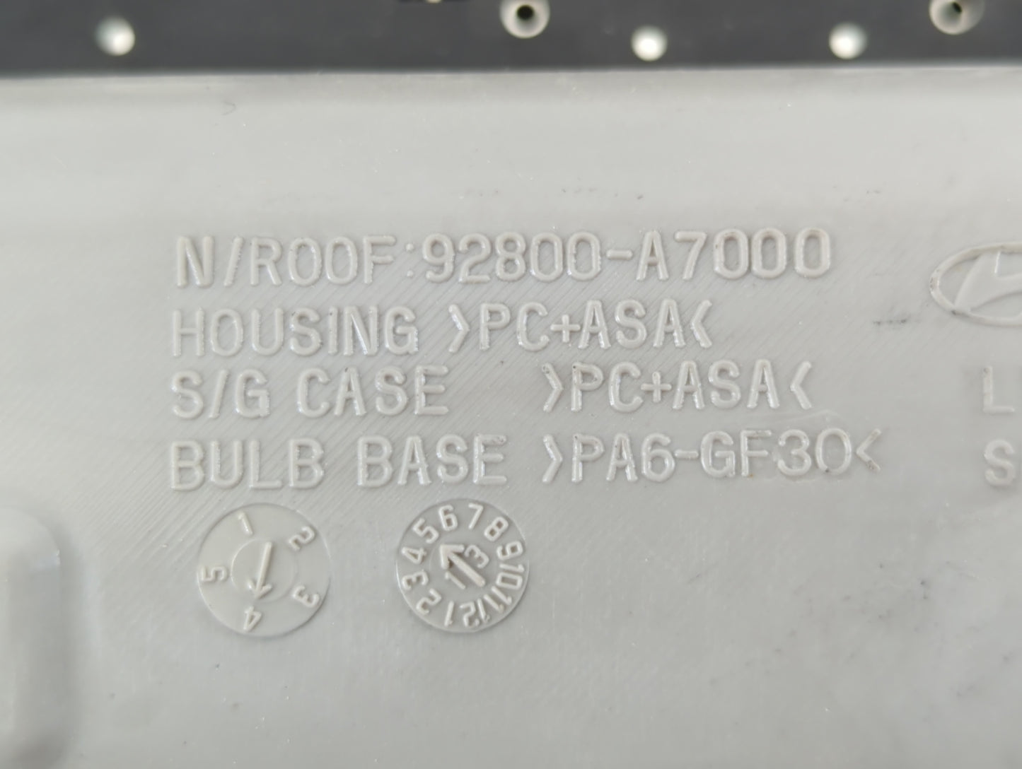 2014-2018 Kia Forte Overhead Roof Console 663609 - Oemusedautoparts1.com