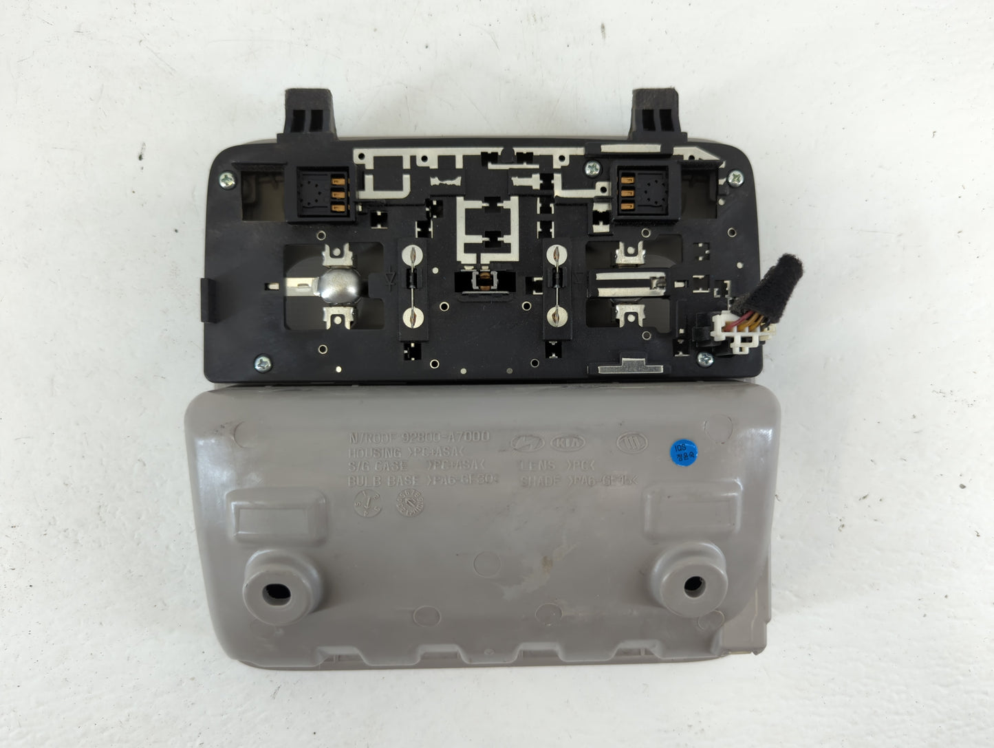 2014-2018 Kia Forte Overhead Roof Console 663609 - Oemusedautoparts1.com