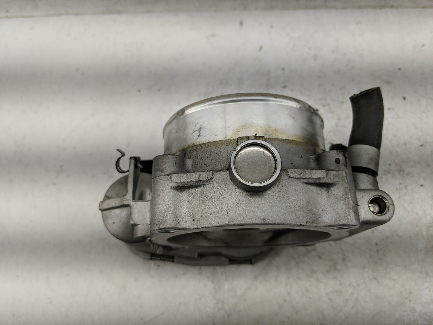 2015-2017 Kia K900 Throttle Body Fits Fits 2012 2013 2014 2015 2016 2017 OEM Used Auto Parts - Oemusedautoparts1.com