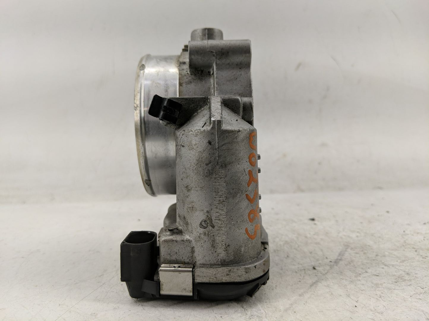 2015-2017 Kia K900 Throttle Body Fits Fits 2012 2013 2014 2015 2016 2017 OEM Used Auto Parts - Oemusedautoparts1.com