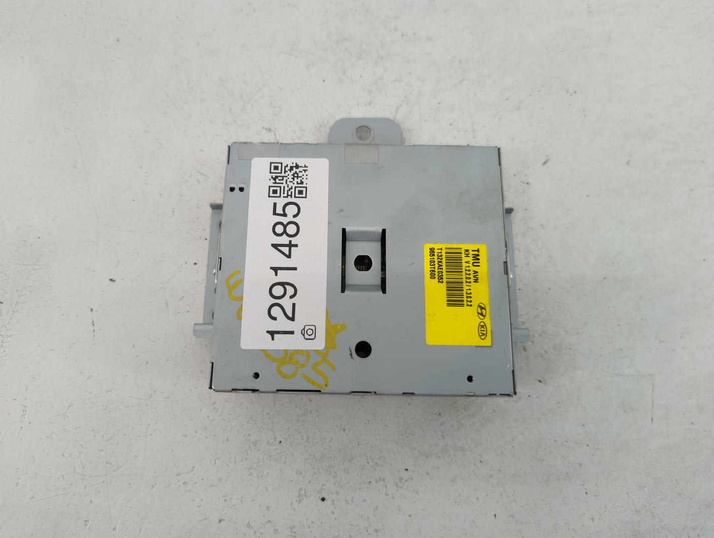 2015-2015 Kia K900 Telematics Control Module 965 52020 - Oemusedautoparts1.com