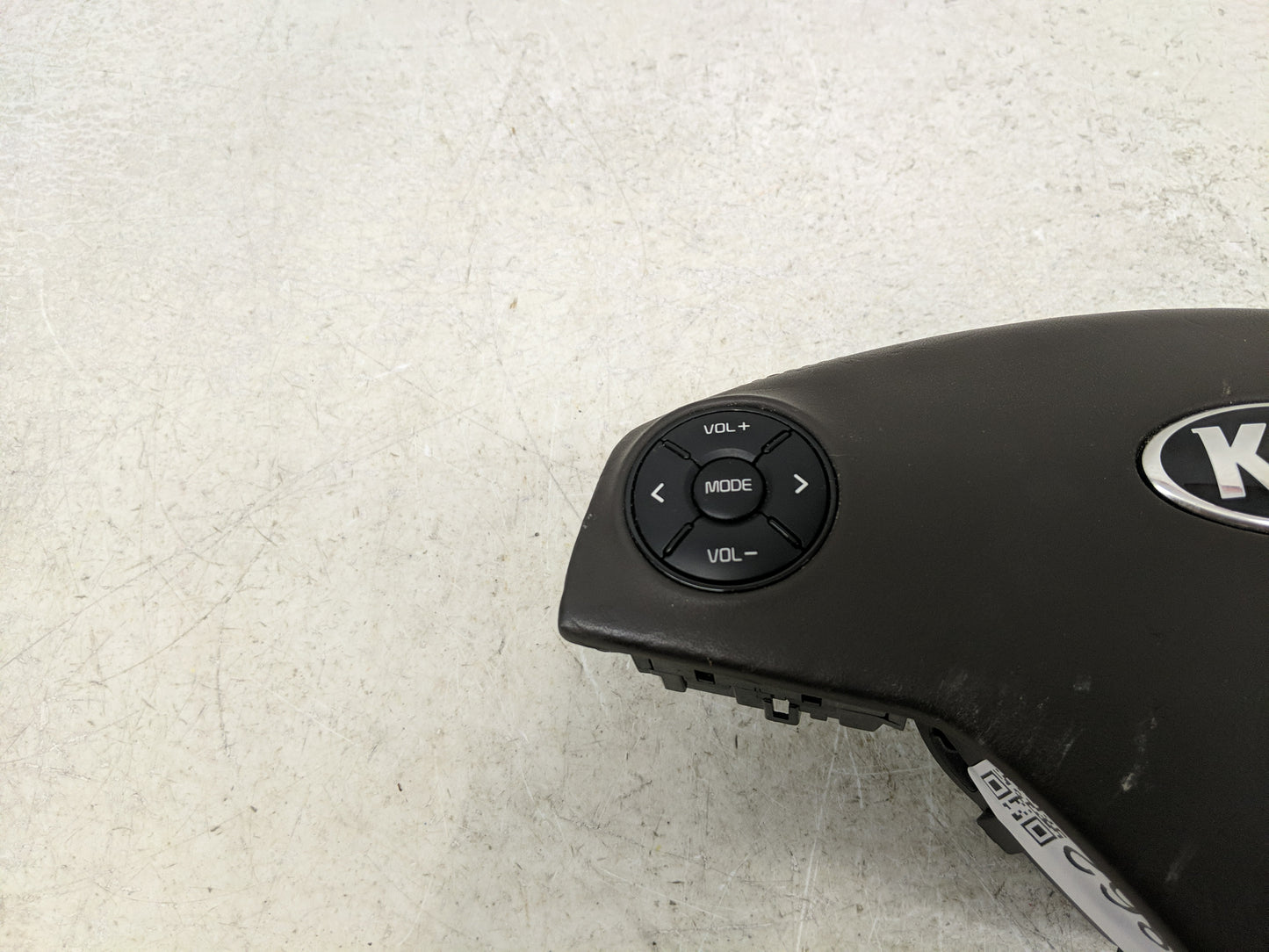 2015 Kia K900 Air Bag Driver Left Steering Wheel Mounted Fits OEM Used Auto Parts - Oemusedautoparts1.com