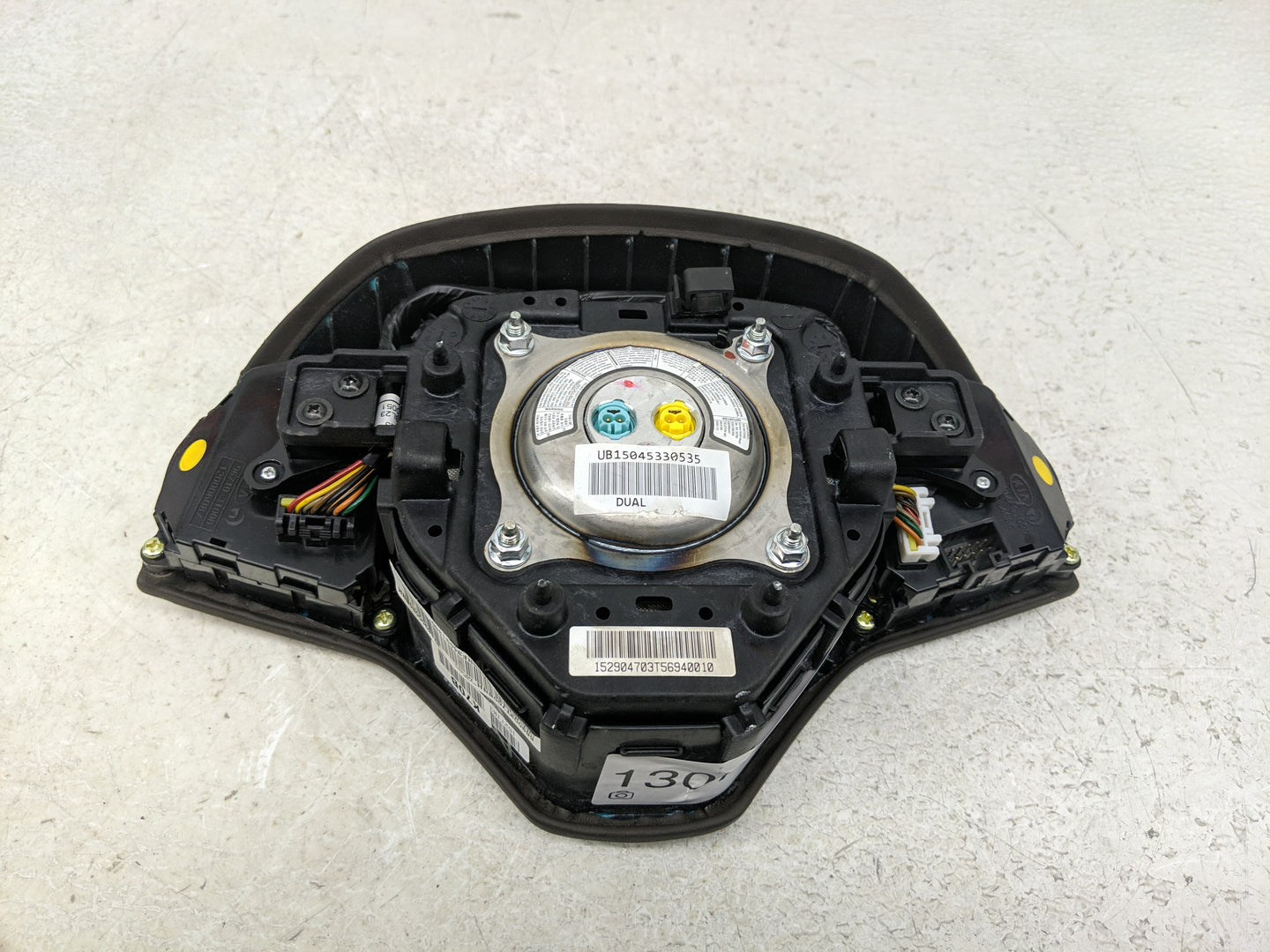 2015 Kia K900 Air Bag Driver Left Steering Wheel Mounted Fits OEM Used Auto Parts - Oemusedautoparts1.com