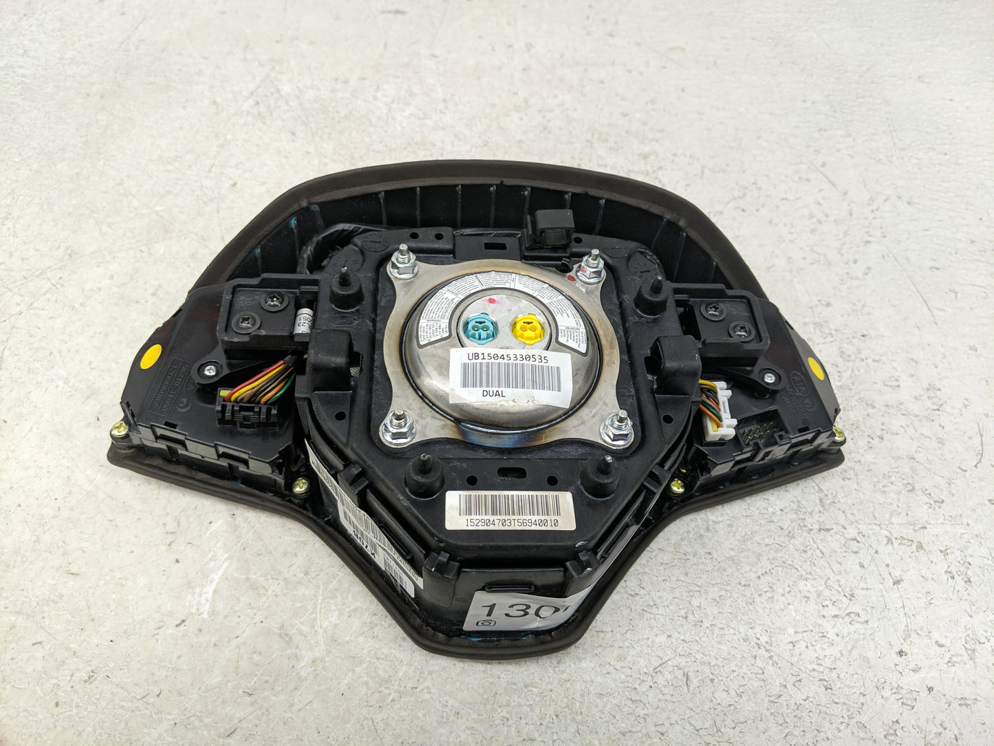 2015 Kia K900 Air Bag Driver Left Steering Wheel Mounted Fits OEM Used Auto Parts - Oemusedautoparts1.com