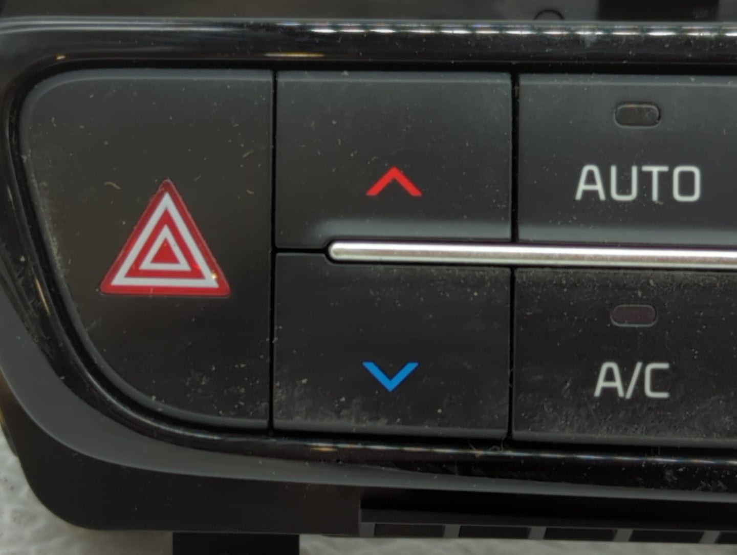 2015 Kia K900 Climate Control Module Temperature AC/Heater Replacement P/N:97250-3TXXX 97250-3T600 Fits OEM Used Auto Parts 