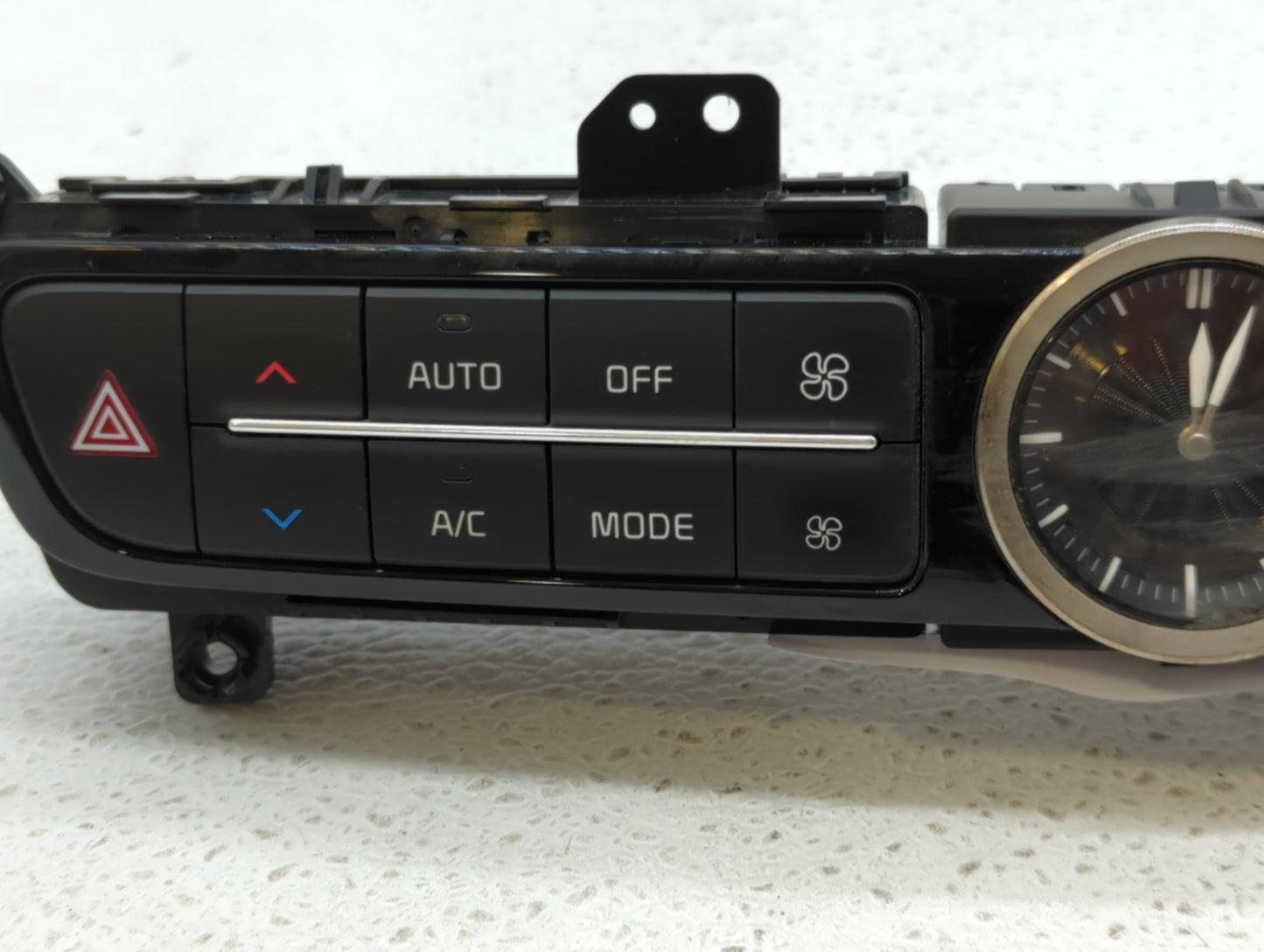 2015 Kia K900 Climate Control Module Temperature AC/Heater Replacement P/N:97250-3TXXX 97250-3T600 Fits OEM Used Auto Parts 