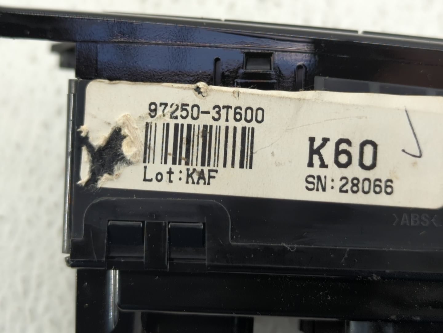2015 Kia K900 Climate Control Module Temperature AC/Heater Replacement P/N:97250-3TXXX 97250-3T600 Fits OEM Used Auto Parts 