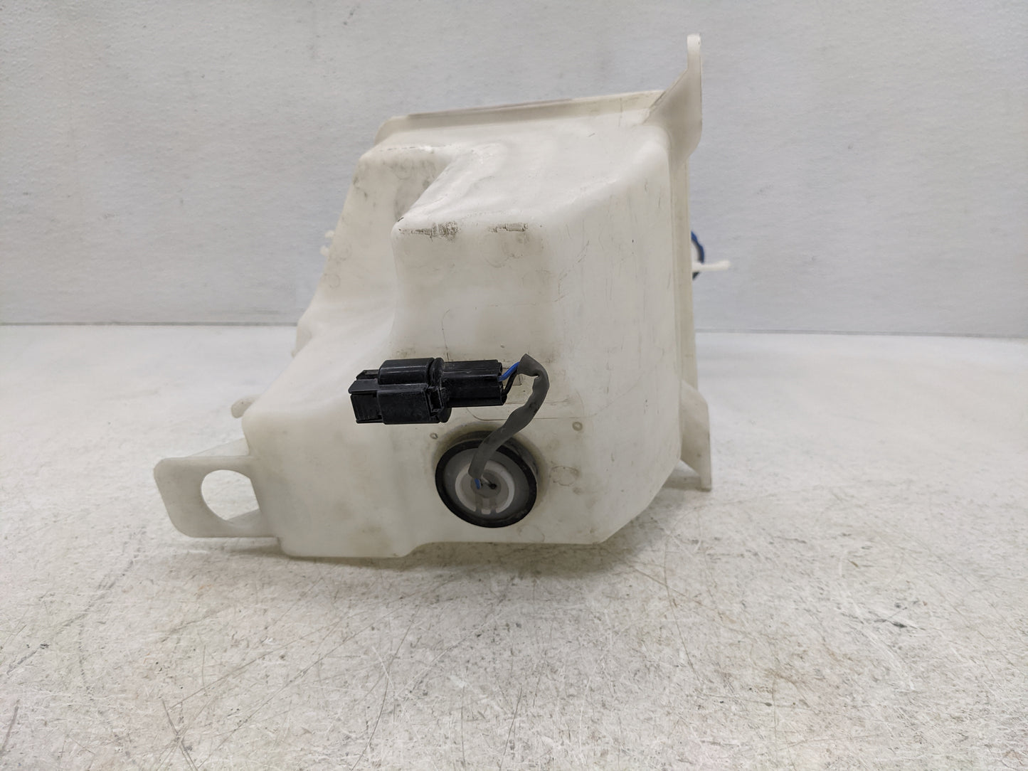 2011-2015 Kia Optima Windshield Washer Fluid Reservoir Bottle Oem - Oemusedautoparts1.com