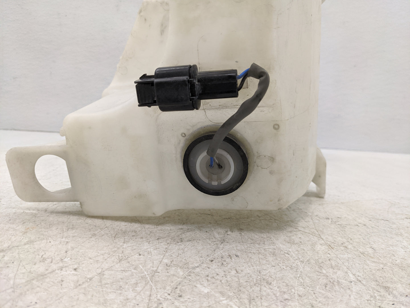 2011-2015 Kia Optima Windshield Washer Fluid Reservoir Bottle Oem - Oemusedautoparts1.com