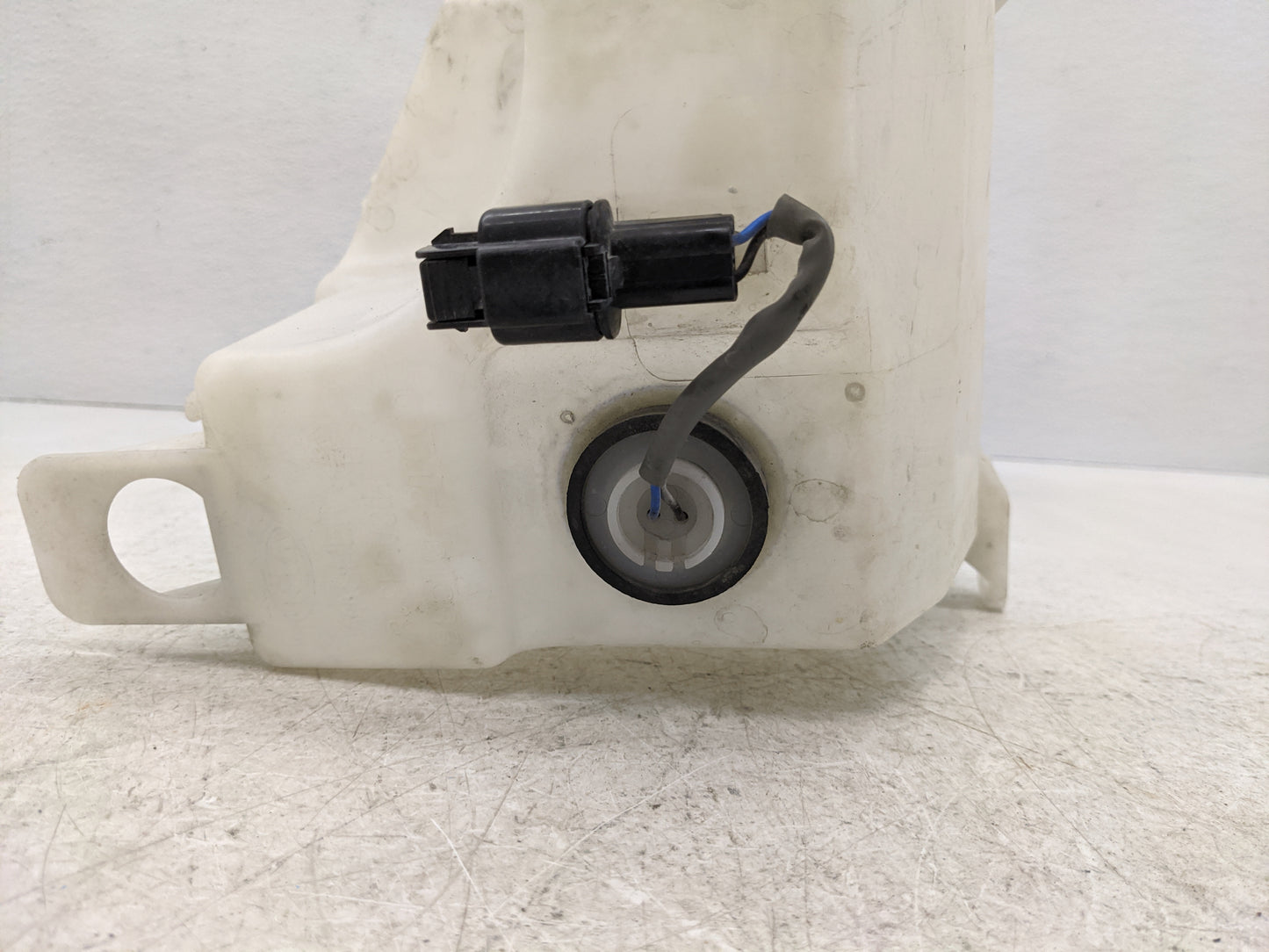 2011-2015 Kia Optima Windshield Washer Fluid Reservoir Bottle Oem - Oemusedautoparts1.com