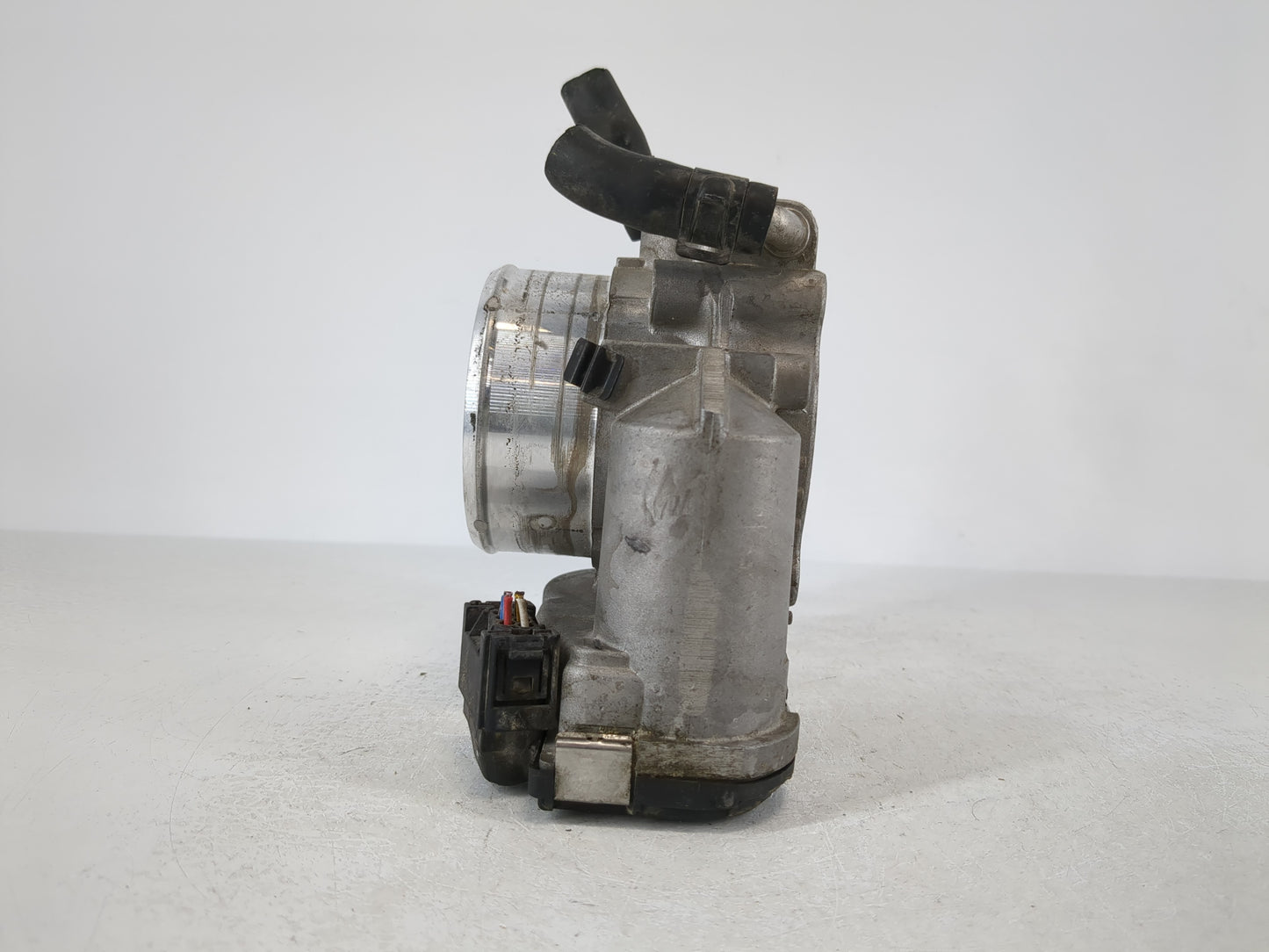 2011-2015 Kia Optima Throttle Body P/N:35100-2G700 Fits Fits 2011 2012 2013 2014 2015 2016 OEM Used Auto Parts - Oemusedauto